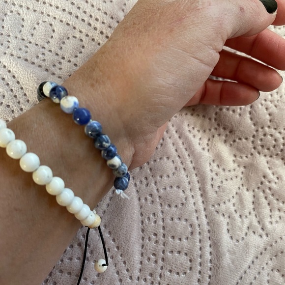 Sodalite stretch bracelet - Picture 4 of 5